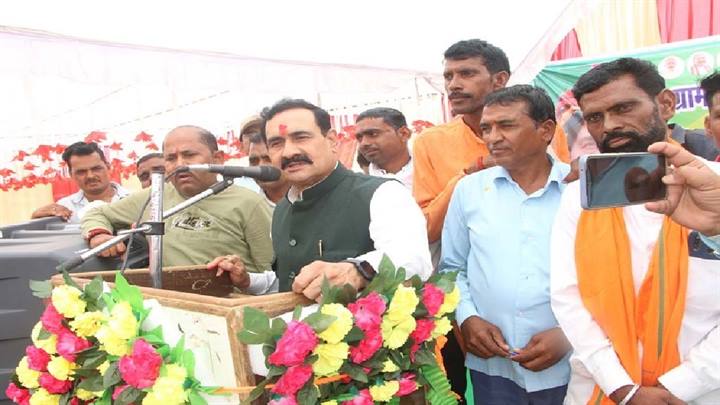 गृह मंत्री डॉ. मिश्रा ने सड़क का भूमि-पूजन किया